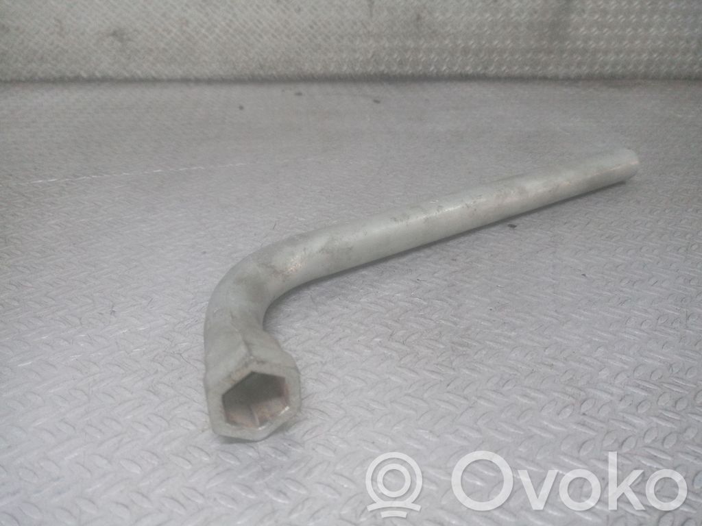 Audi A2 Klucz do śrub / nakrętek kół