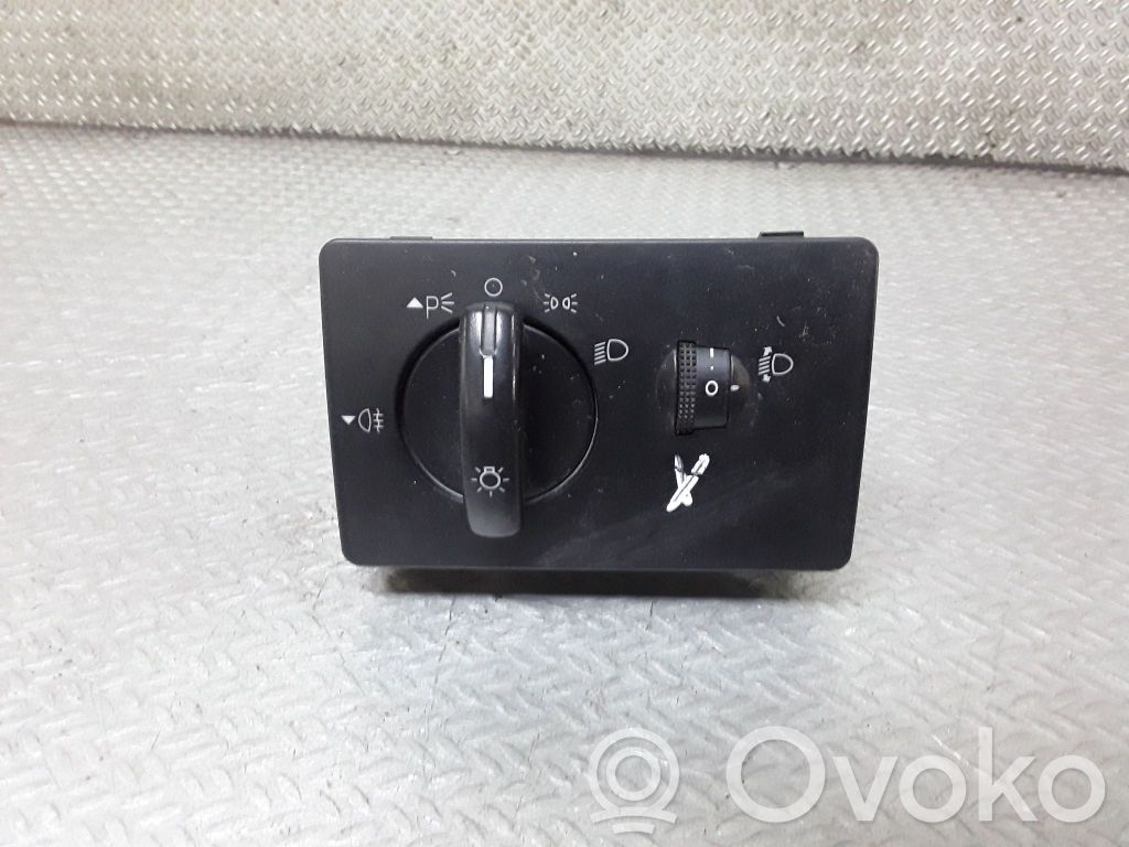Valokatkaisija   4M5T13A024EA