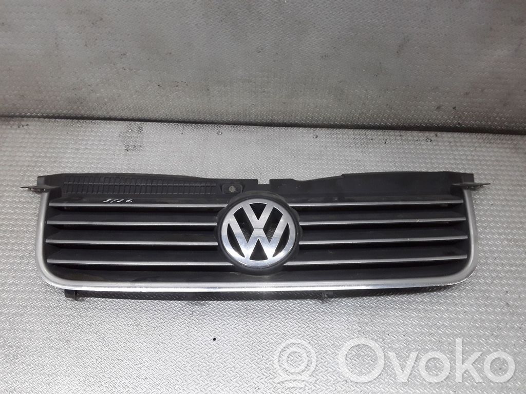Volkswagen PASSAT B5.5 Maskownica / Grill / Atrapa górna chłodnicy 