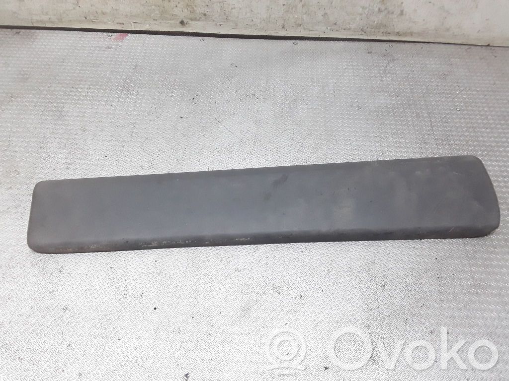 Opel Vivaro Listwa drzwi przednich 