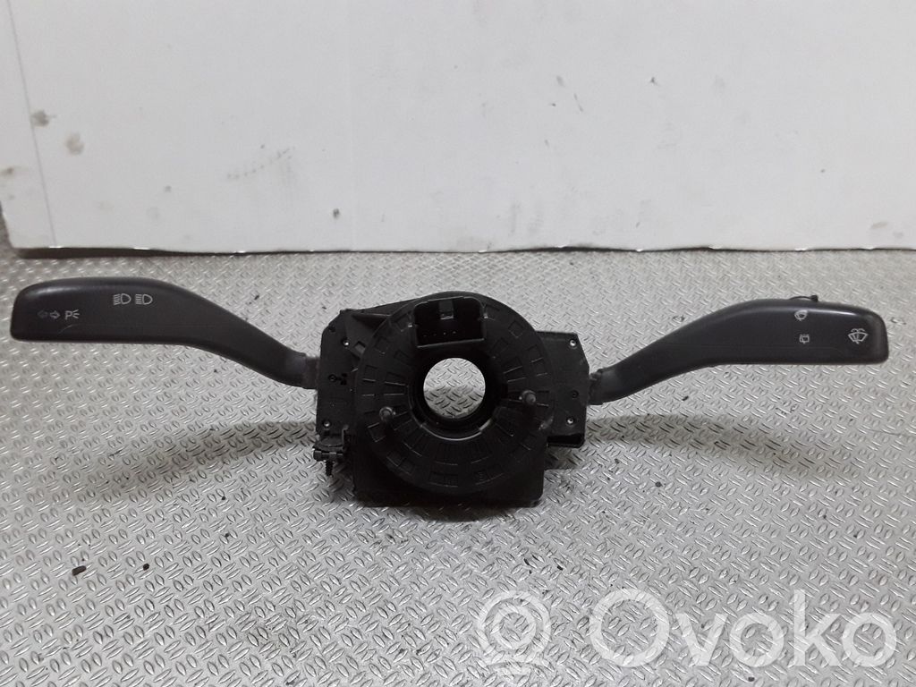 Volkswagen Polo IV 9N3 Bloc semnalizator și ștergător parbriz 