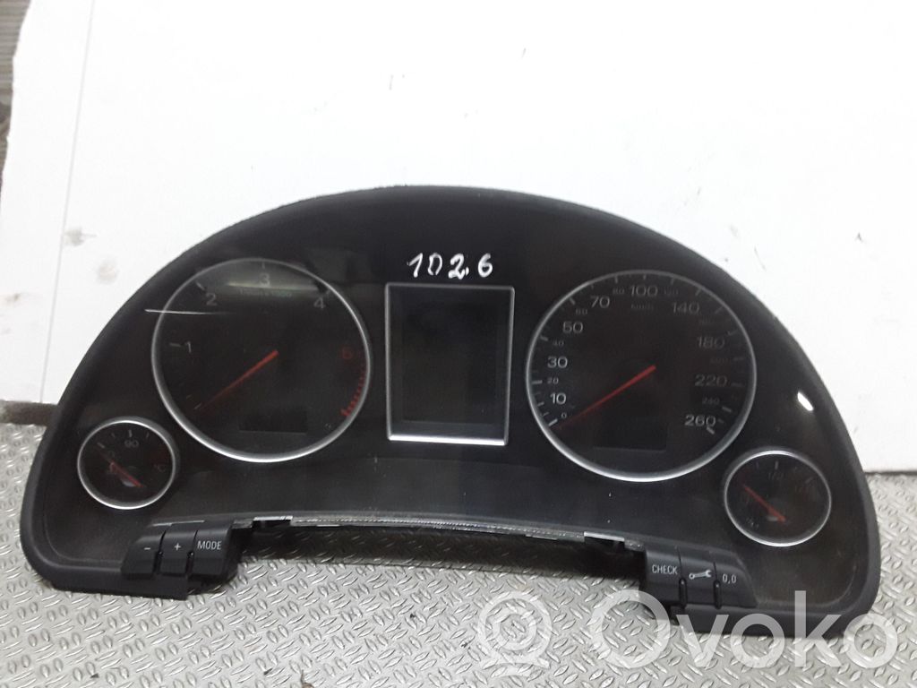 Audi A4 S4 B6 8E 8H Licznik / Prędkościomierz 