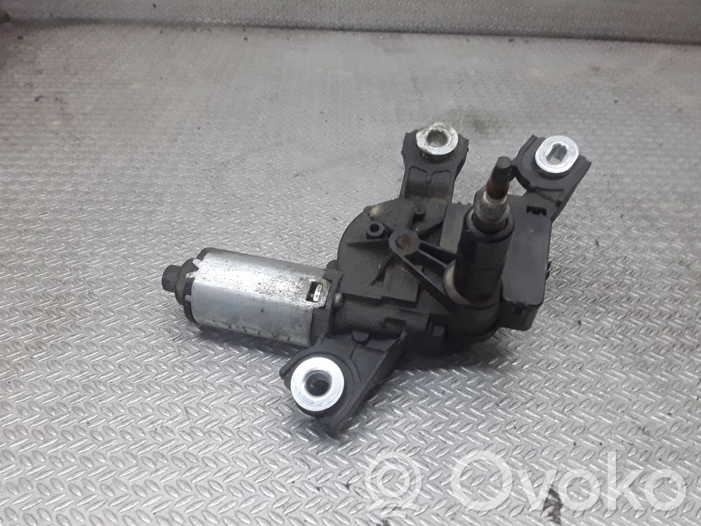 Volkswagen PASSAT B6 Silniczek wycieraczki szyby tylnej