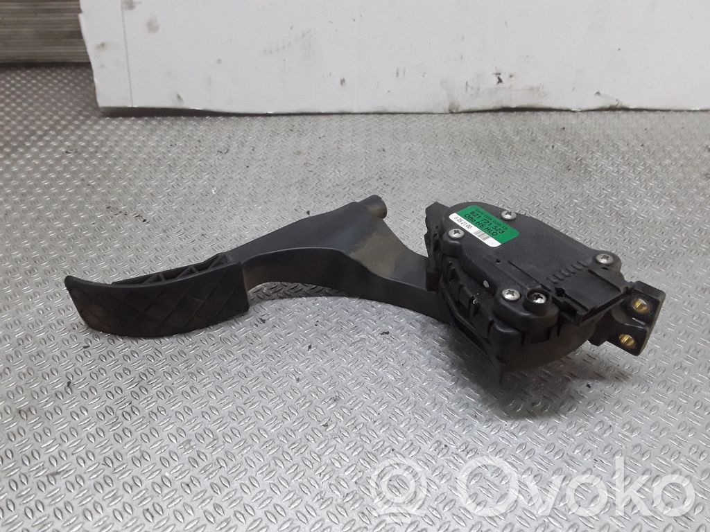 Pédale d'accélérateur   8Z1721523