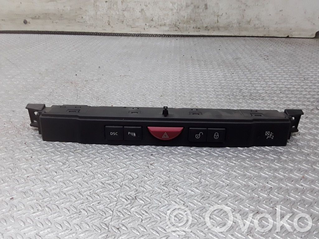 Comutator lumini pericol   YUL501360