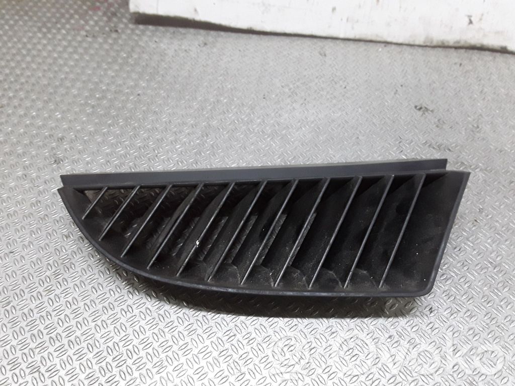 Mitsubishi Colt Etupuskurin alempi jäähdytinsäleikkö 