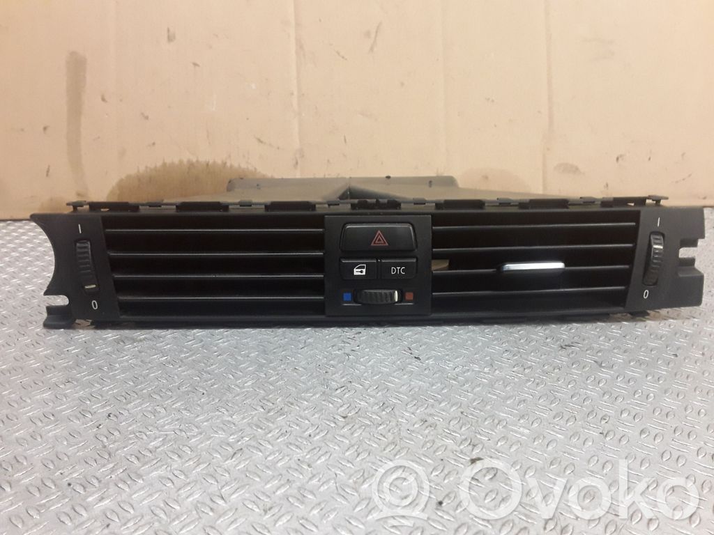 BMW 3 E90 E91 Centrālais gaisa ventilācijas režģis 