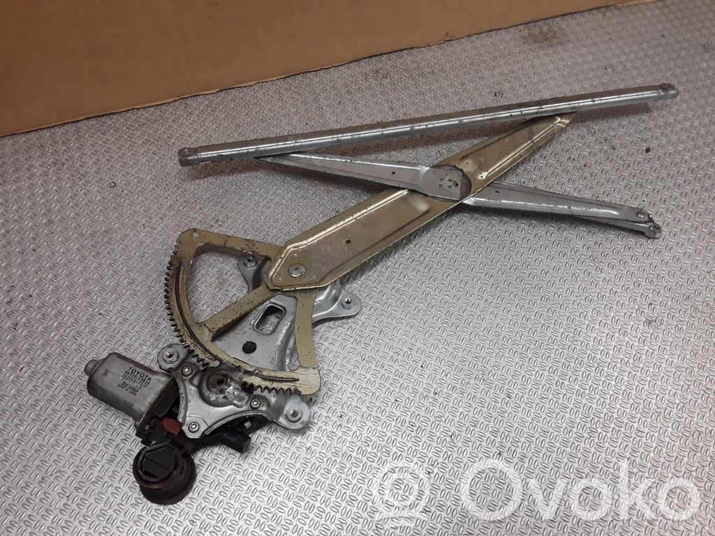 Toyota Corolla Verso E121 Macara ușă față cu motor