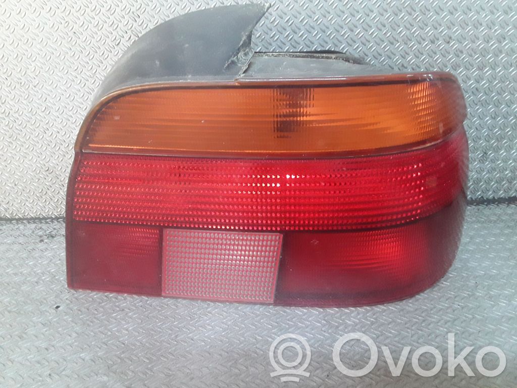 Rear/tail lights   8358032