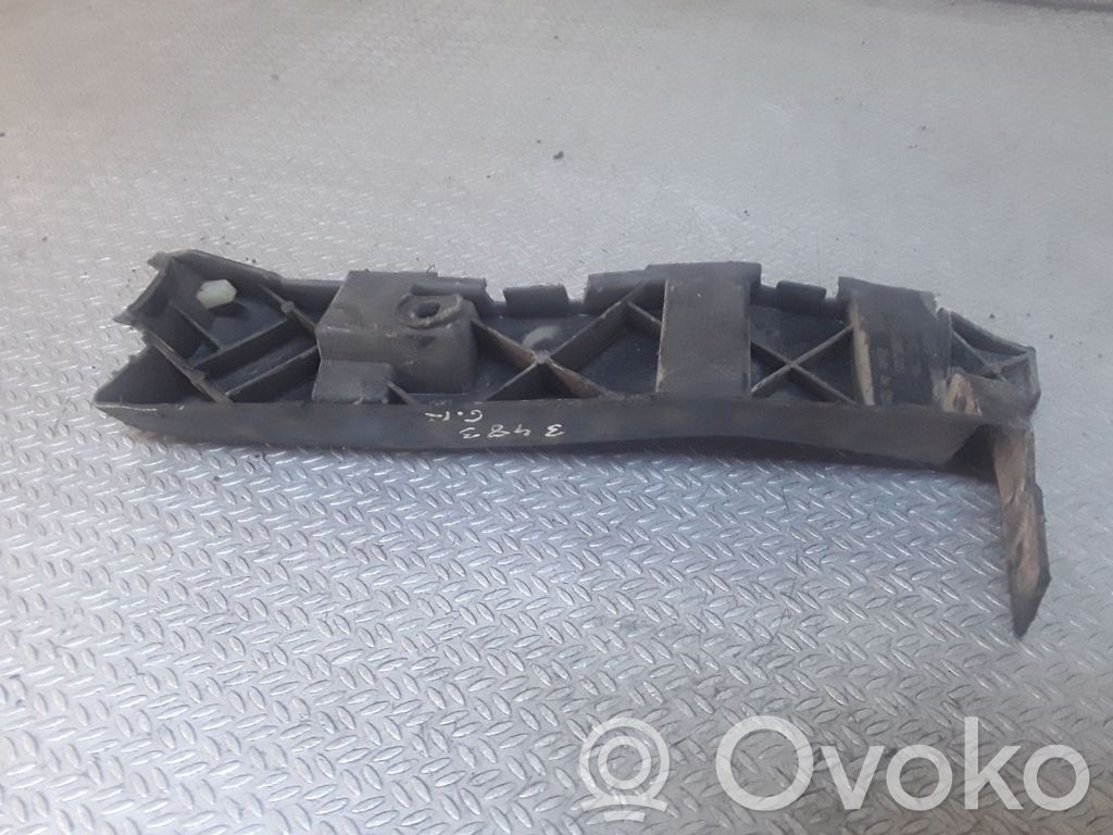 Rear bumper mounting bracket   1P0807393