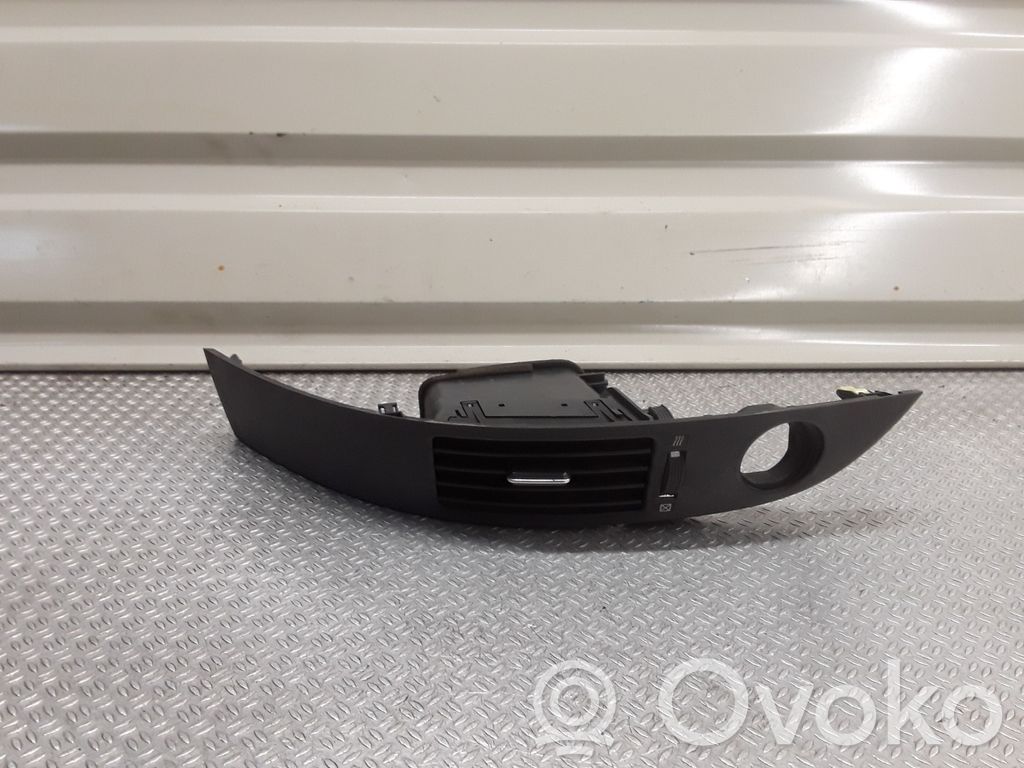Toyota Corolla Verso AR10 Copertura griglia di ventilazione laterale cruscotto 