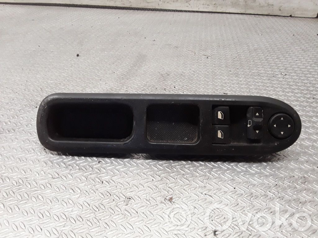 Electric window control switch   96468705XT