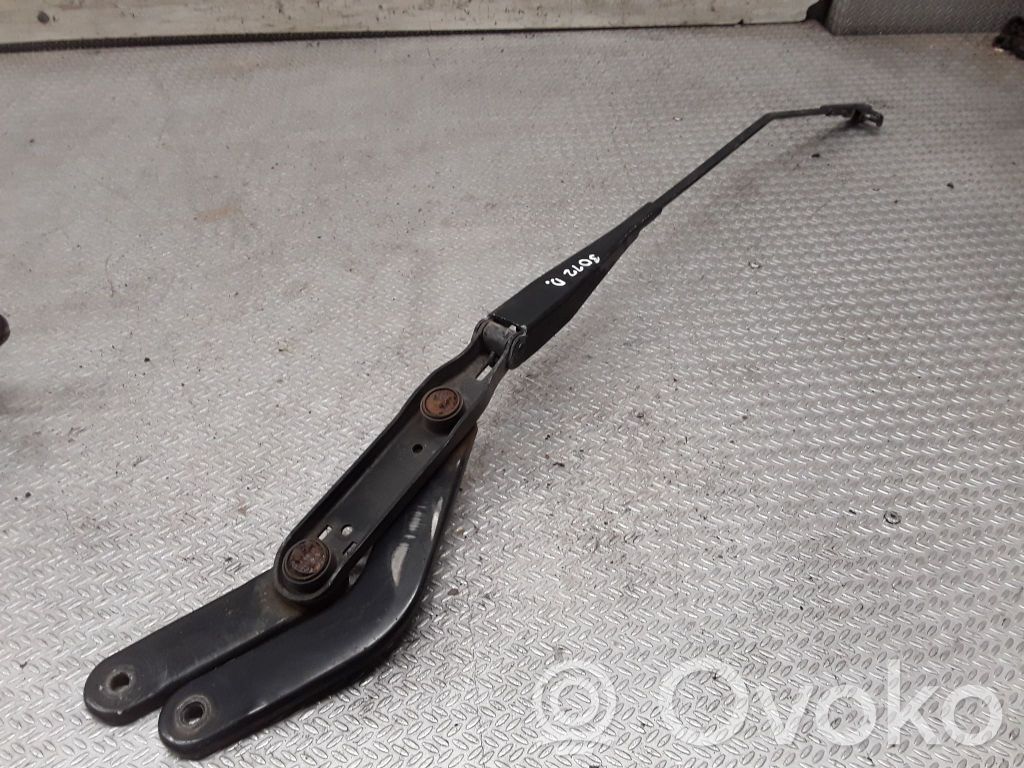 Priekinio stiklo valytuvų kojelė   3M5117526CA