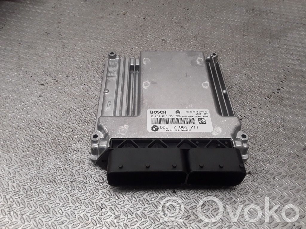 BMW 5 E60 E61 Variklio valdymo blokas 