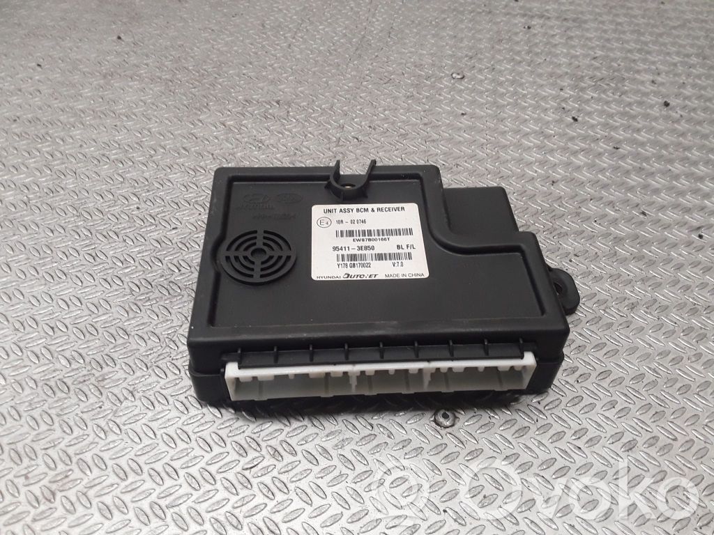 KIA Sorento Door central lock control unit/module 