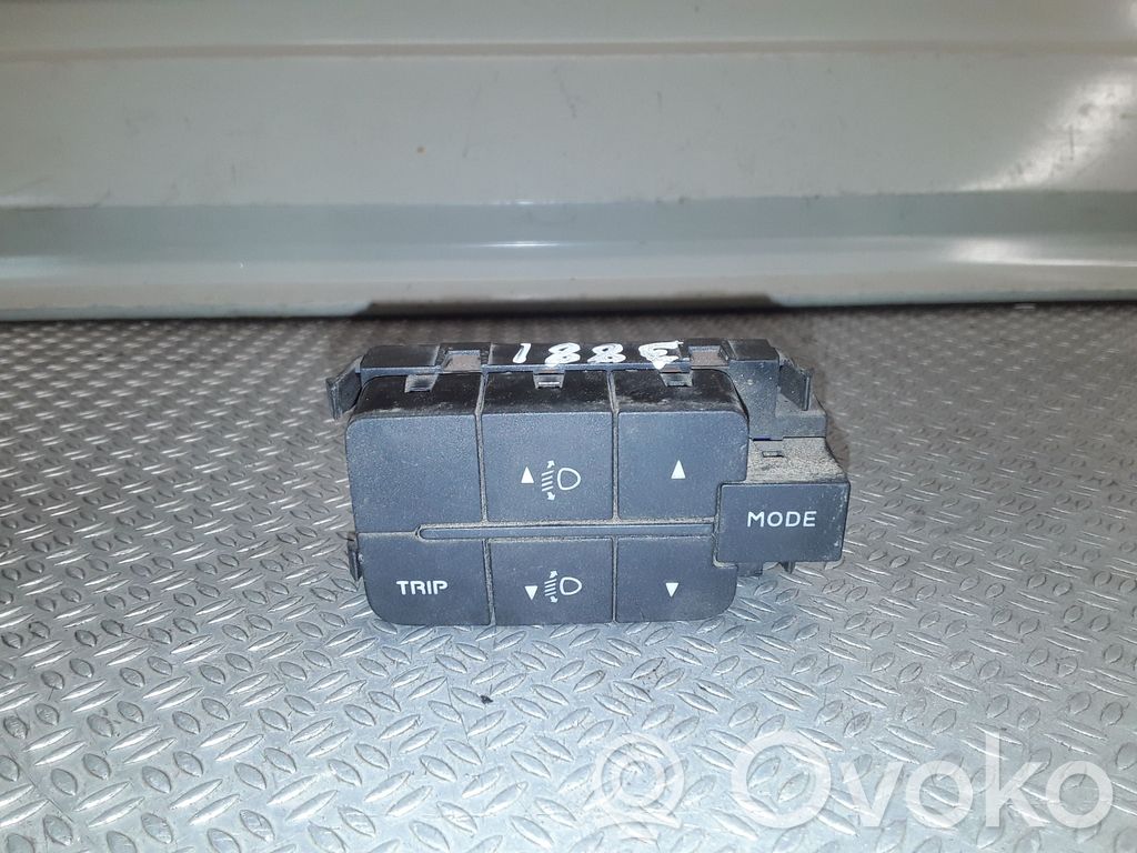 Iveco Daily 35.8 - 9 Interruptor de control de altura del faro delantero 
