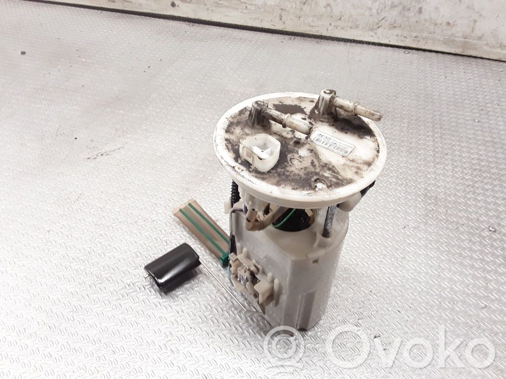 KIA Carens II Bomba interna de combustible 