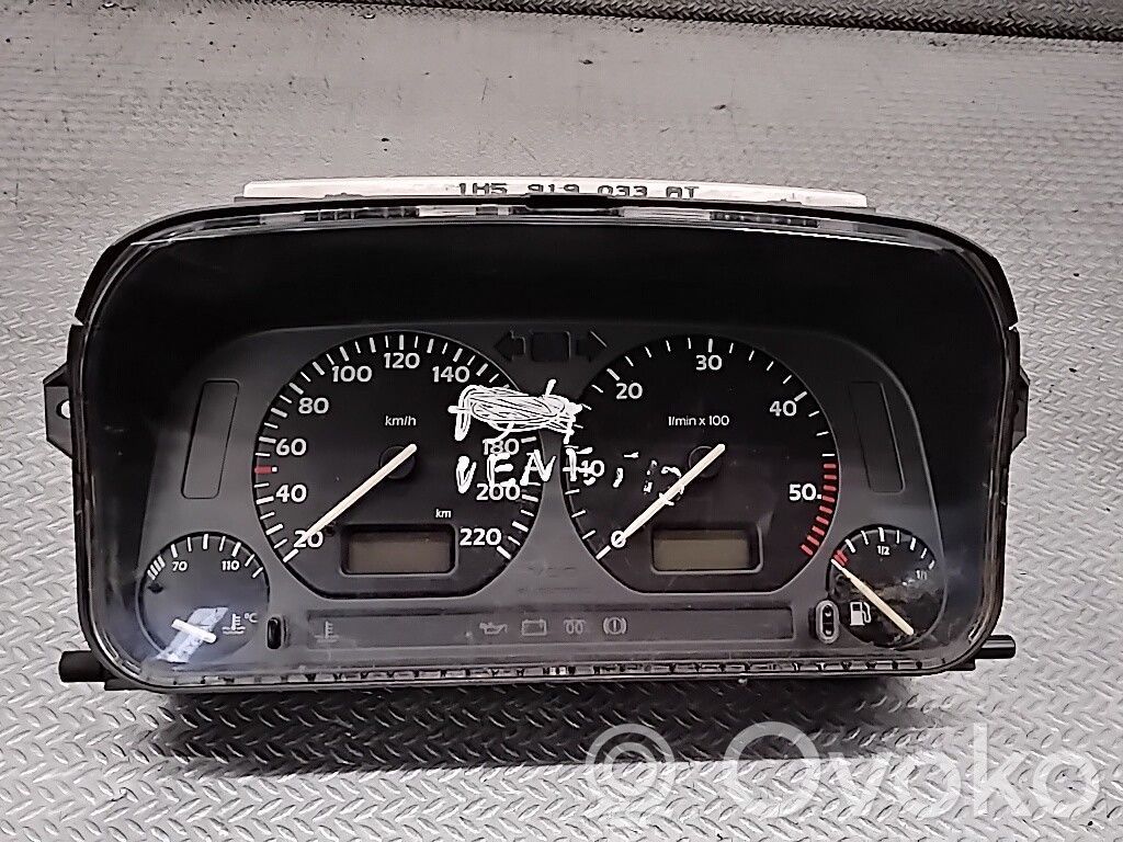 Volkswagen Golf III Speedometer (instrument cluster) 