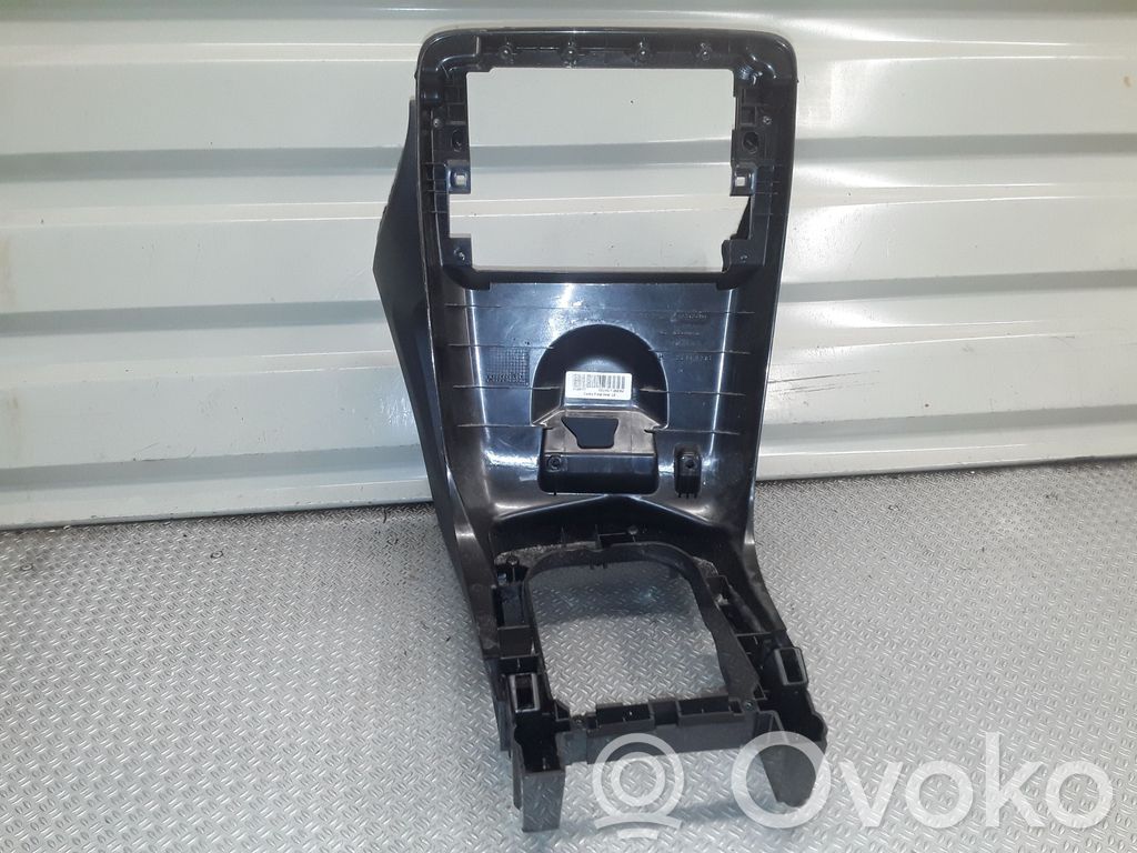 Volvo V60 Kita panelės detalė 