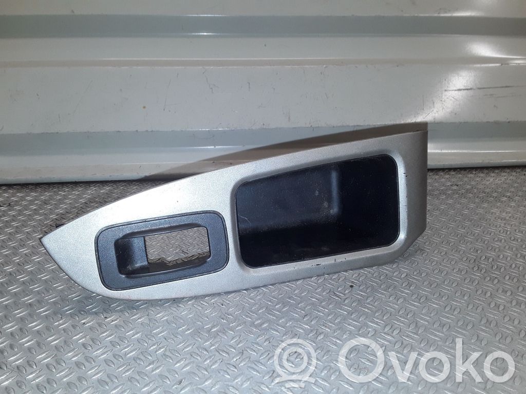 Support bouton lève vitre porte avant