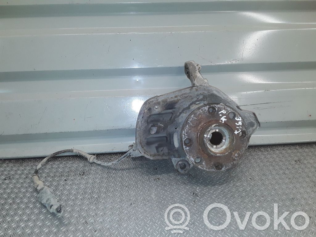 Front wheel hub spindle knuckle