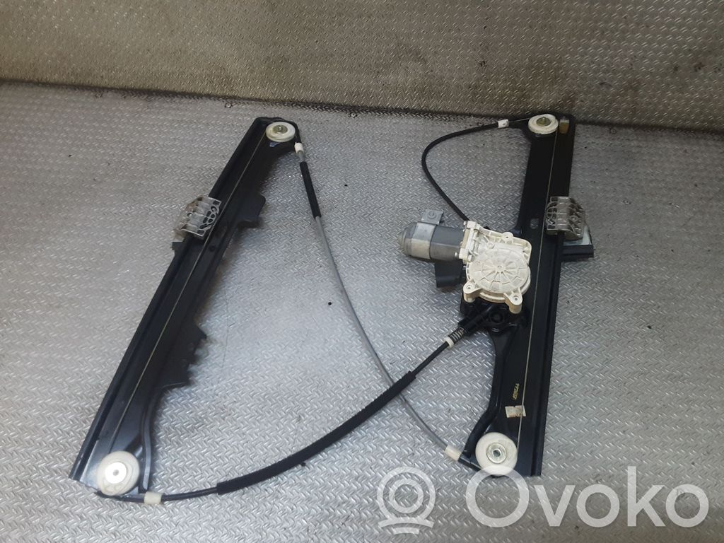 Mécanisme de lève-vitre avec moteur   7034351S