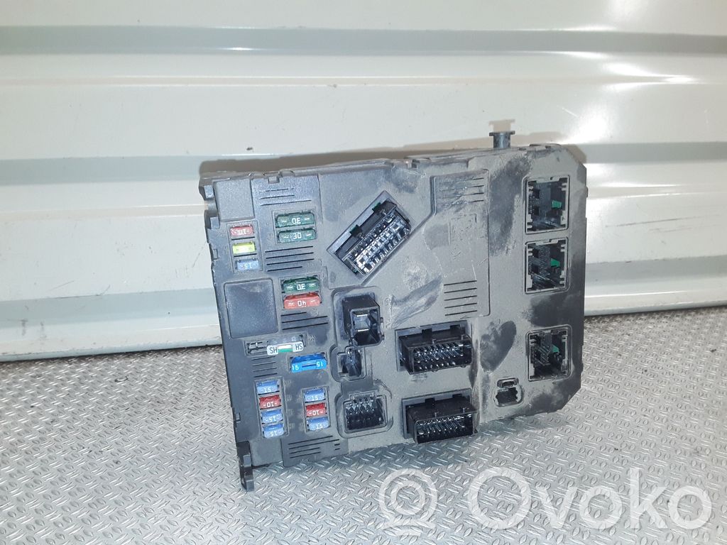 Peugeot 1007 Fuse module 