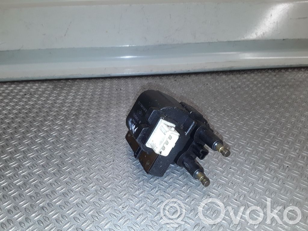 High voltage ignition coil   2526052A