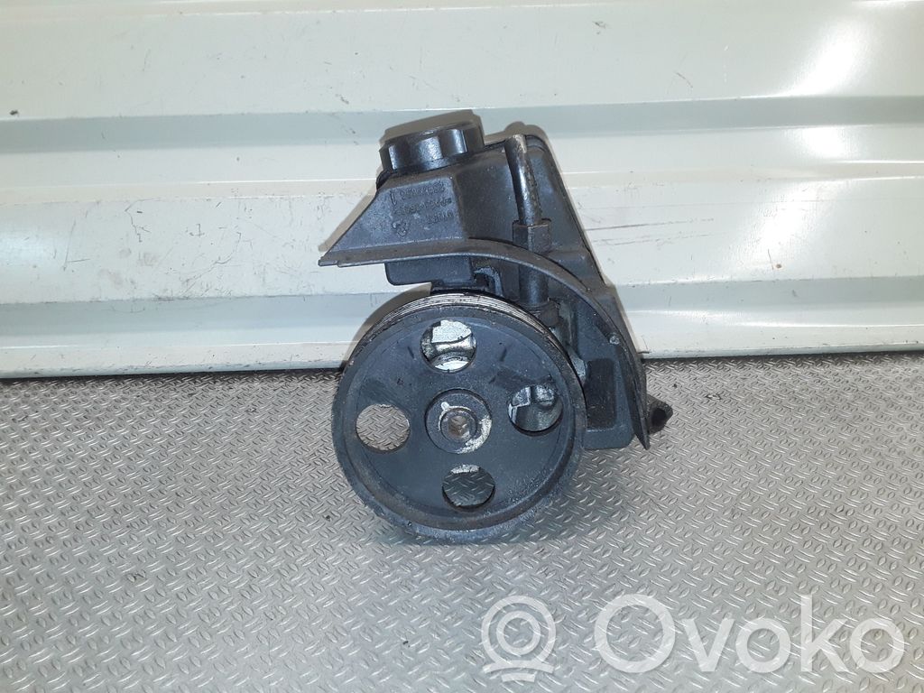 Peugeot 206 Power steering pump 