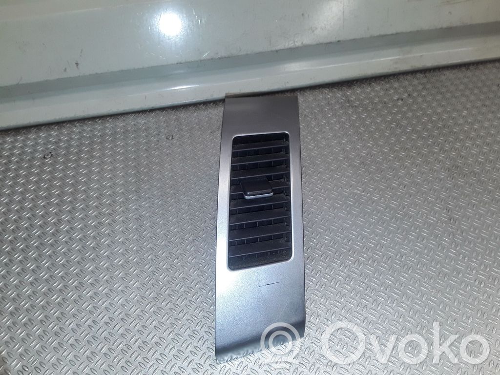 Mitsubishi Outlander Centrinės oro grotelės 