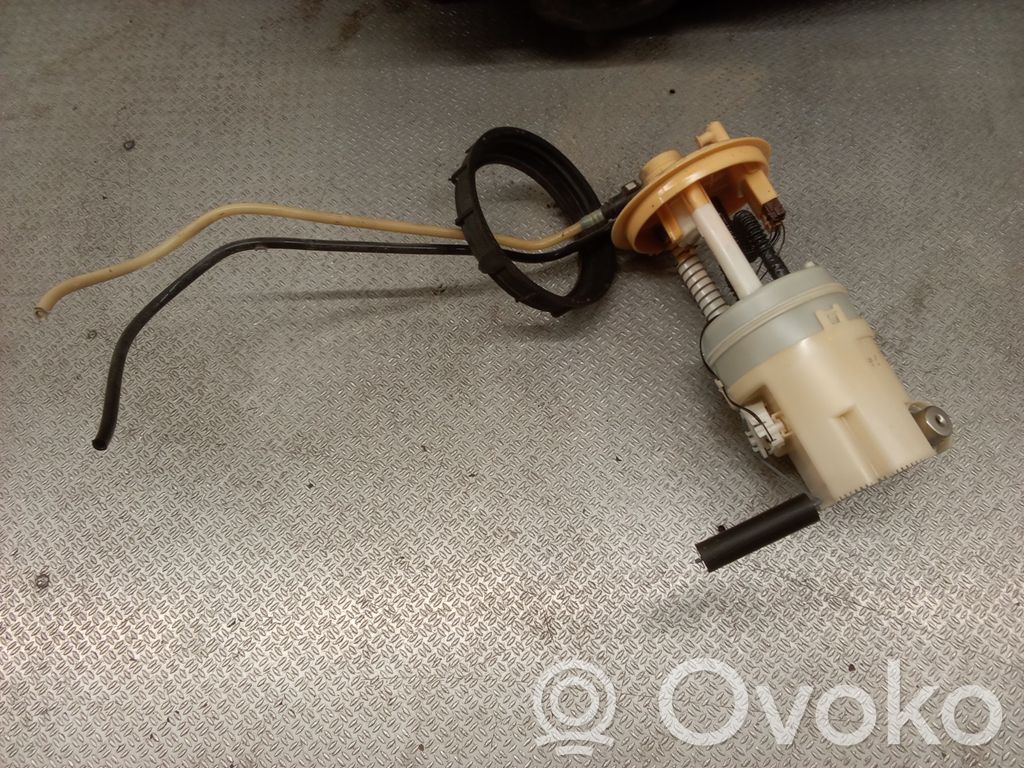 Mitsubishi Colt Bomba interna de combustible 