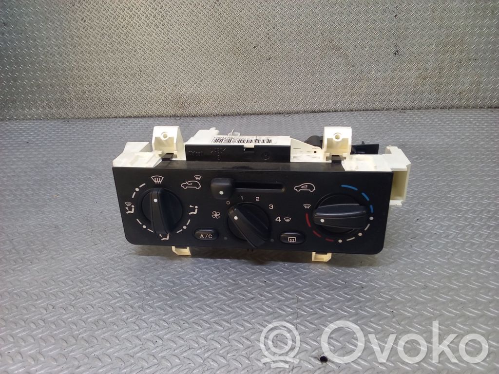 Peugeot 1007 Climate control unit 