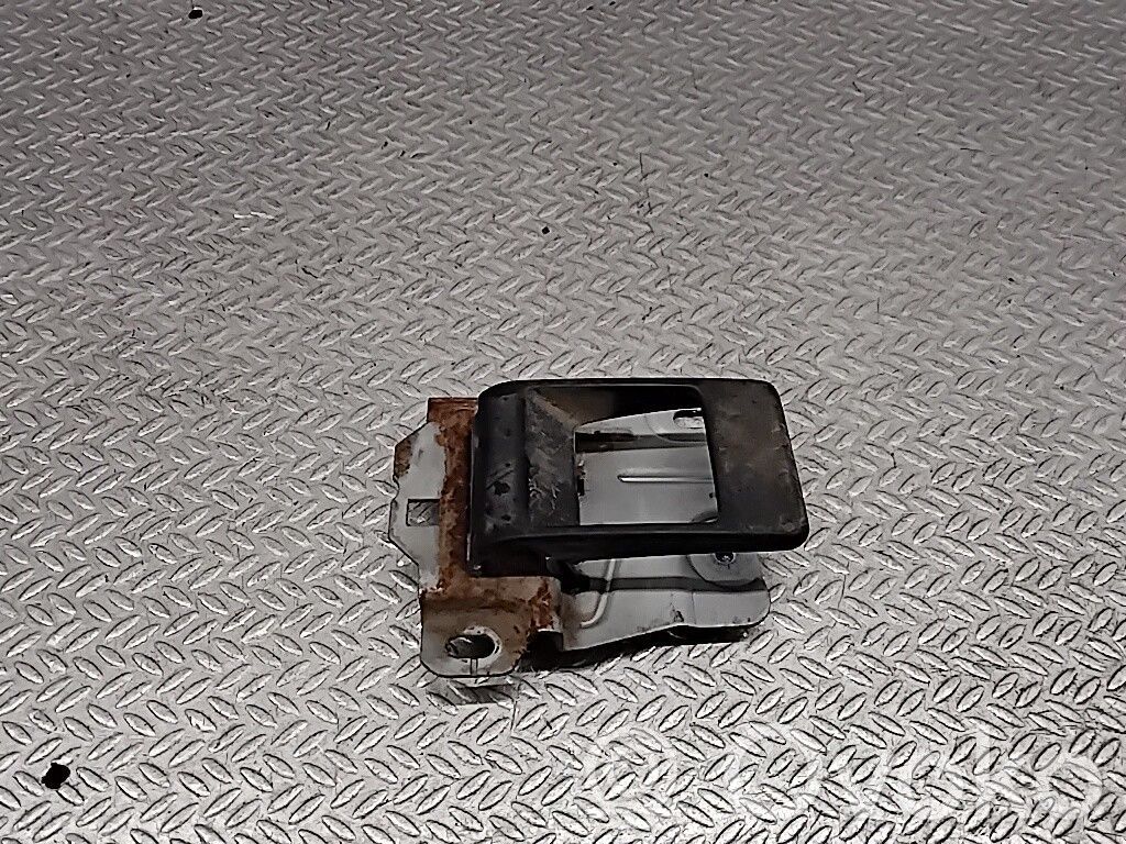 Front door interior handle   AMR4886