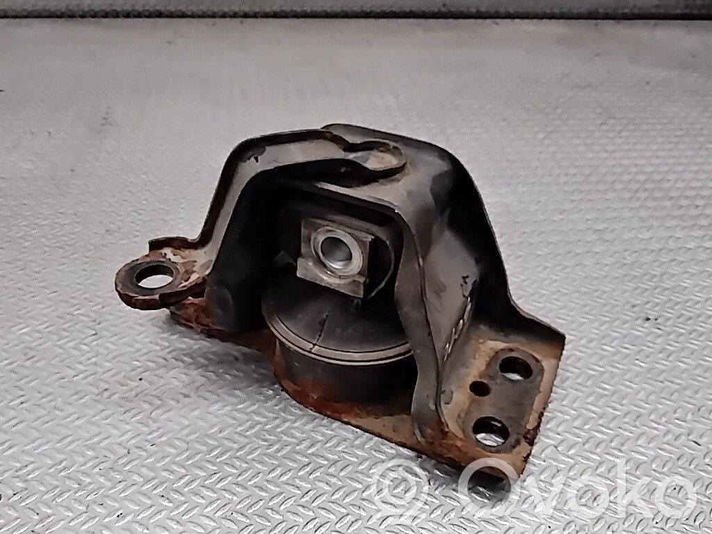Engine mount bracket