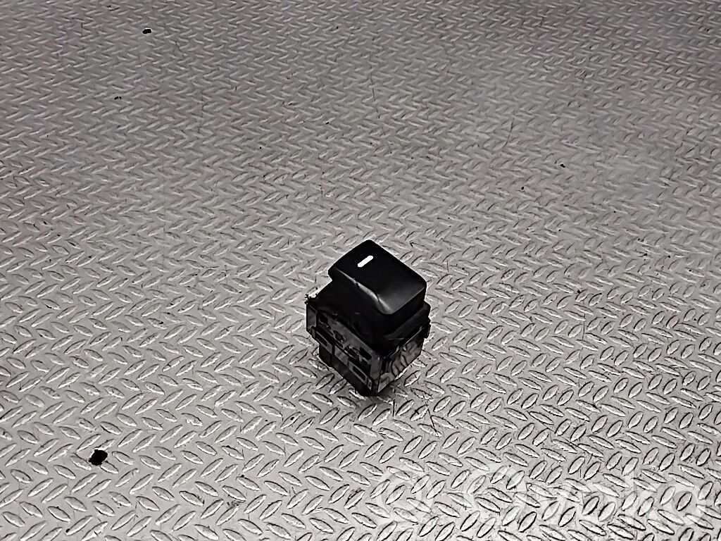 Electric window control switch   935751H000