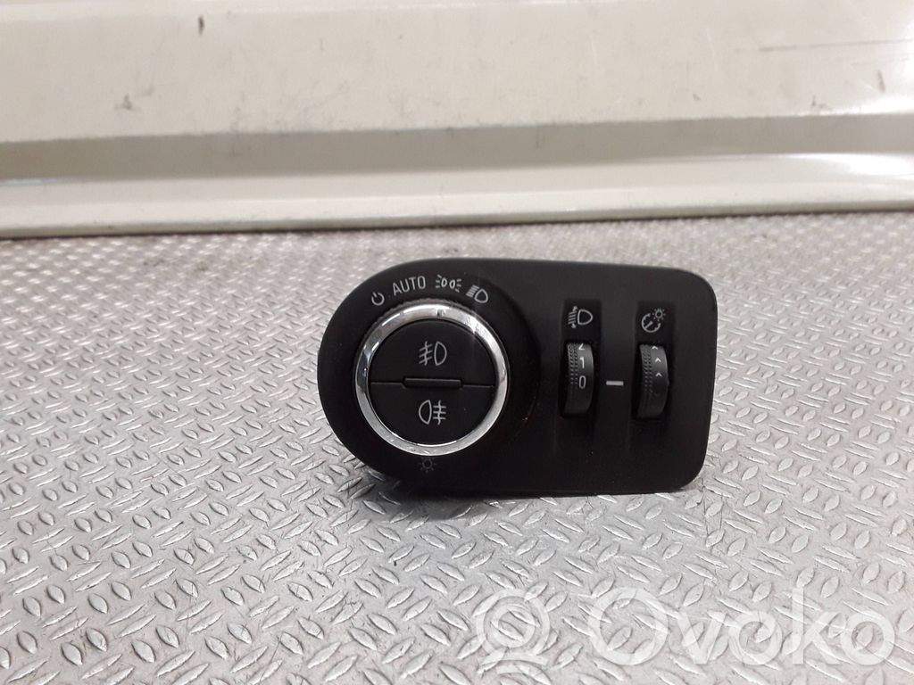 Light switch   13310333,321412