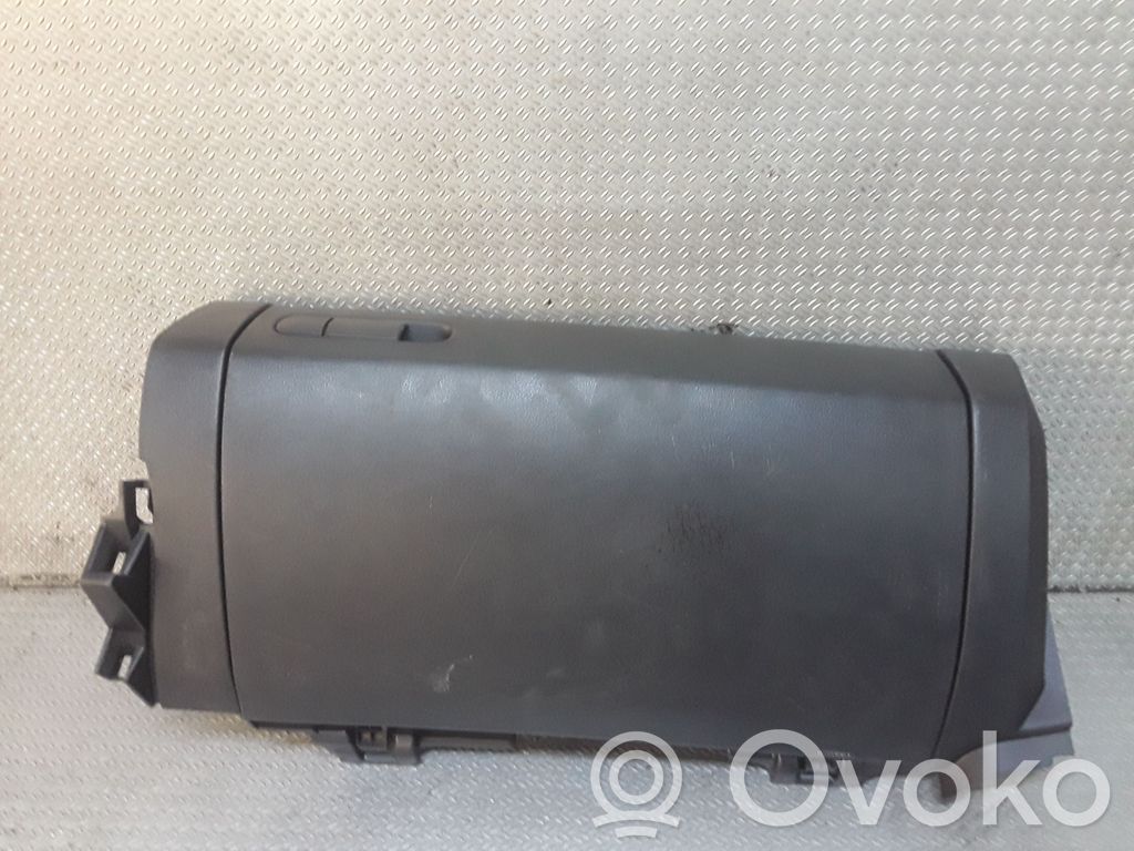 Mazda CX-7 Glove box 