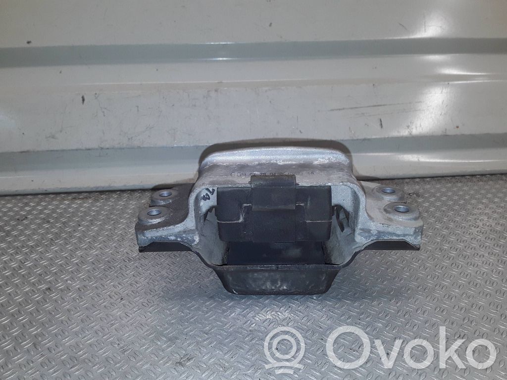Volkswagen Golf VI Engine mount bracket 