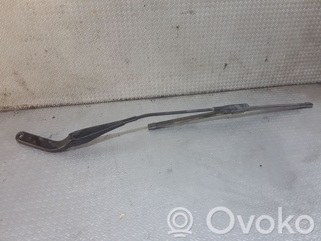BMW 1 E81 E87 Front wiper blade arm 