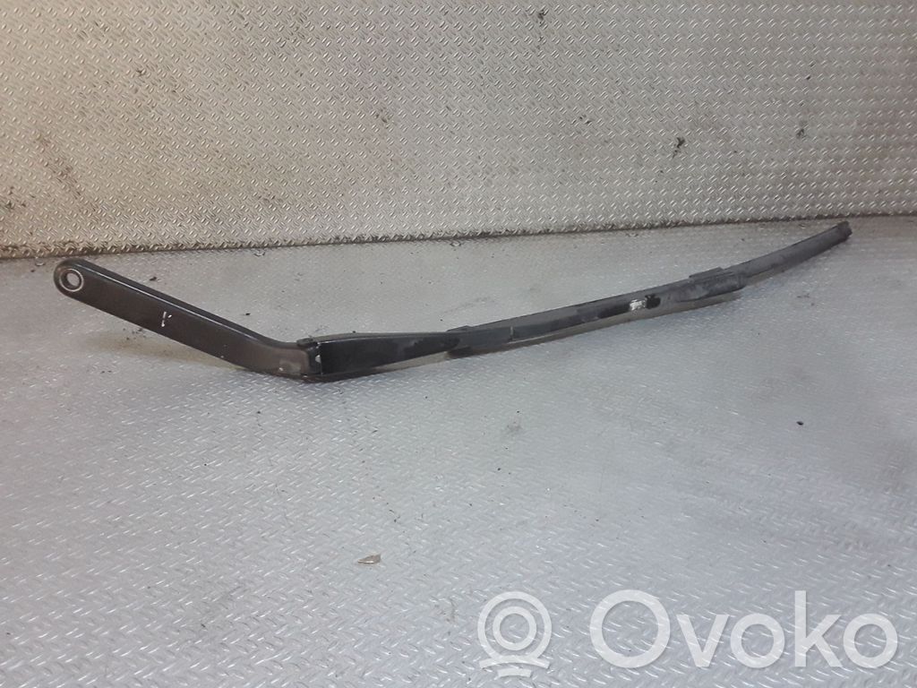 Front wiper blade arm   61617169