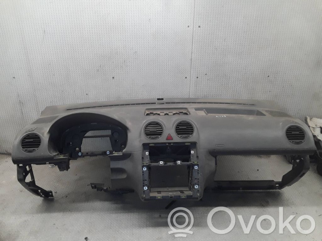 Volkswagen Caddy Panelė 