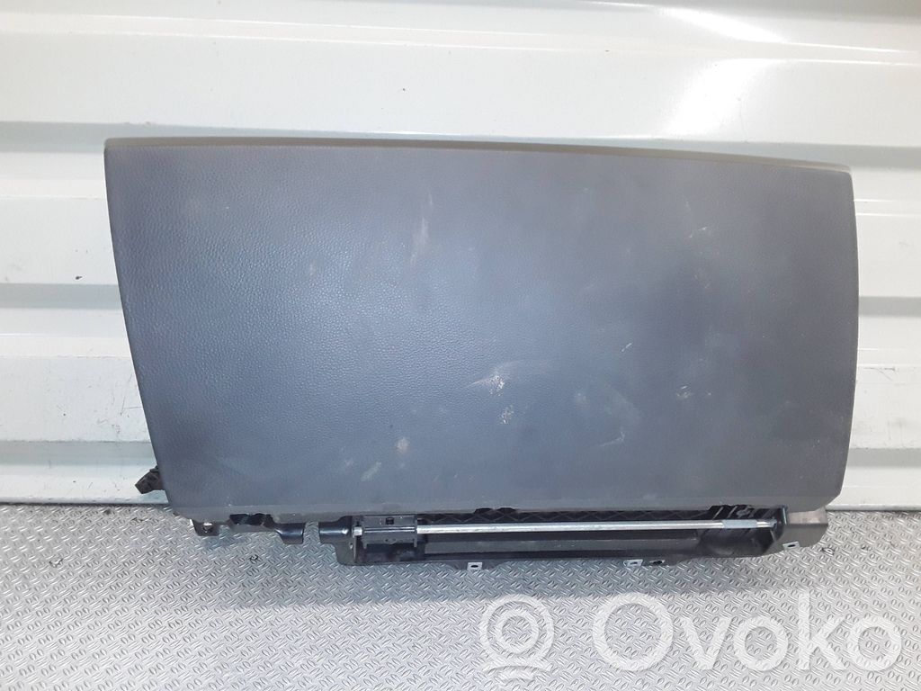 Glove box   7027427,72758410