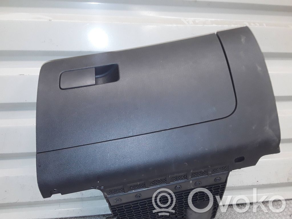 Glove box   5JB857097E