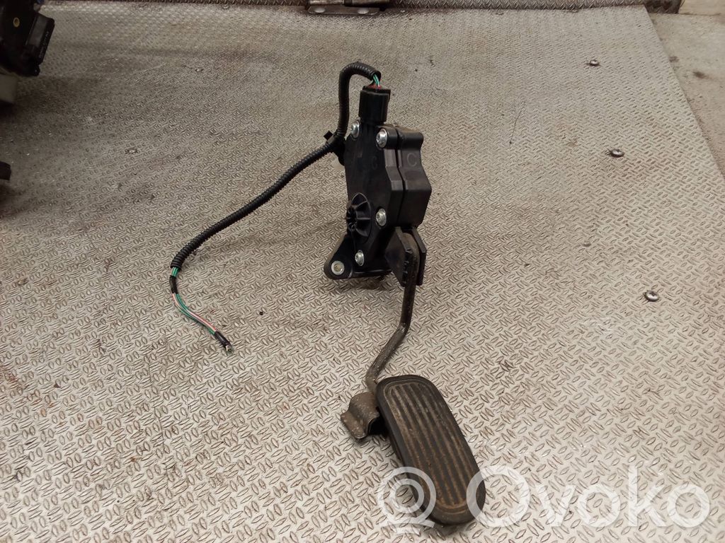 Pedal del acelerador   7811053030
