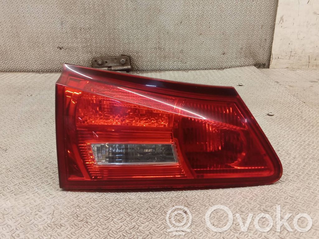 Tailgate rear/tail lights