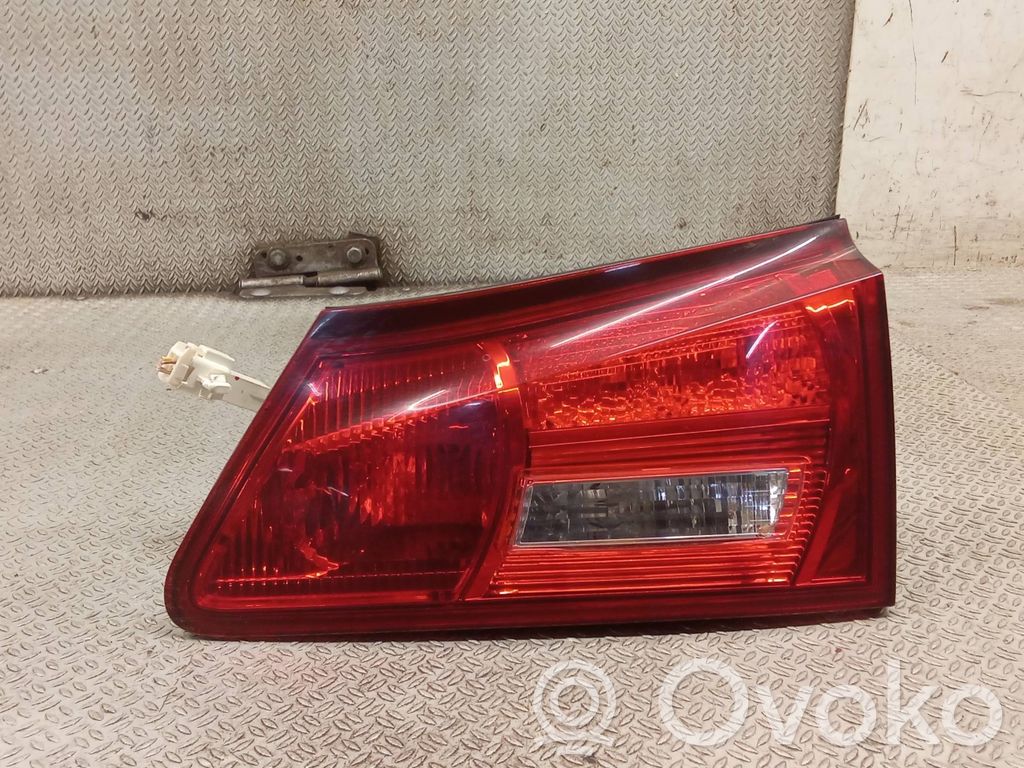 Tailgate rear/tail lights