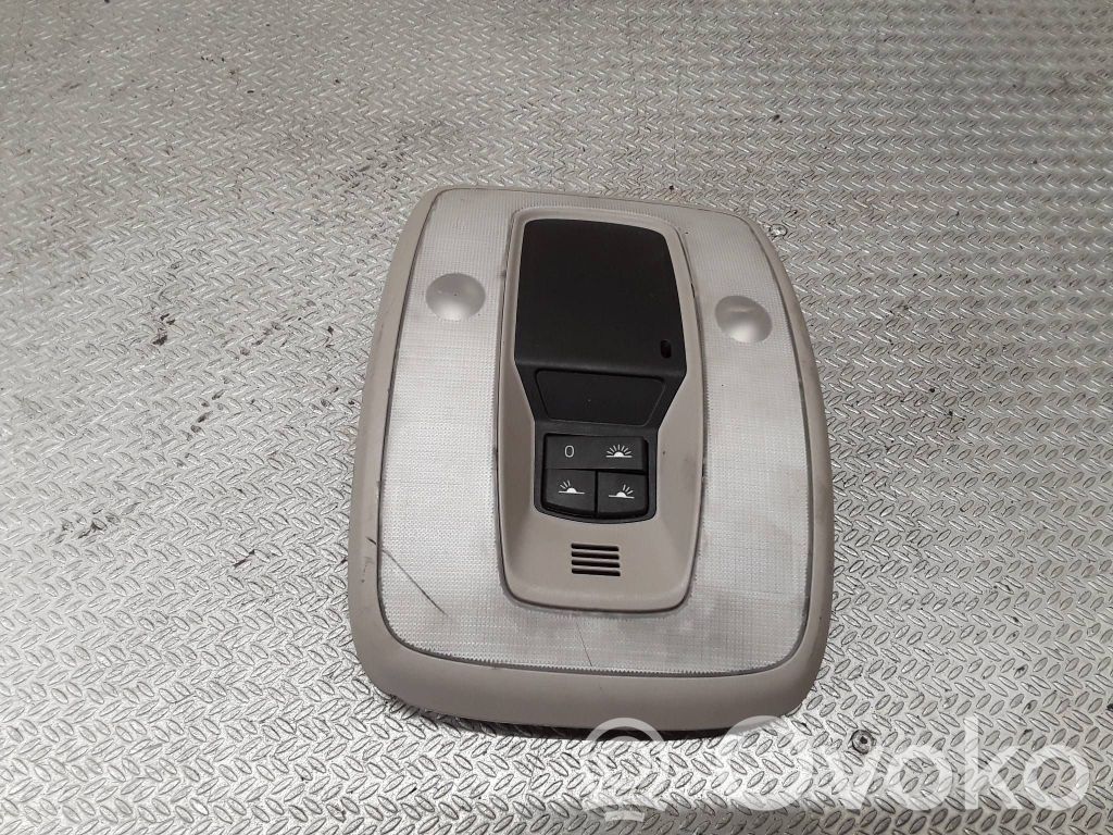 Etuistuimen valo   39806294