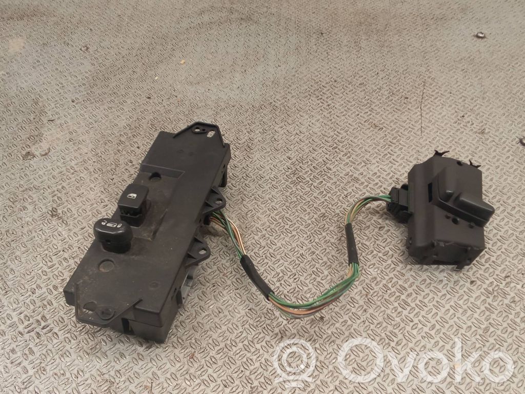 Electric window control switch   04602704AF