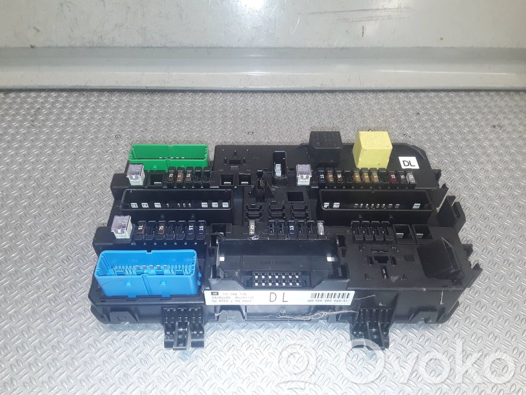 Opel Astra H Módulo de fusible 