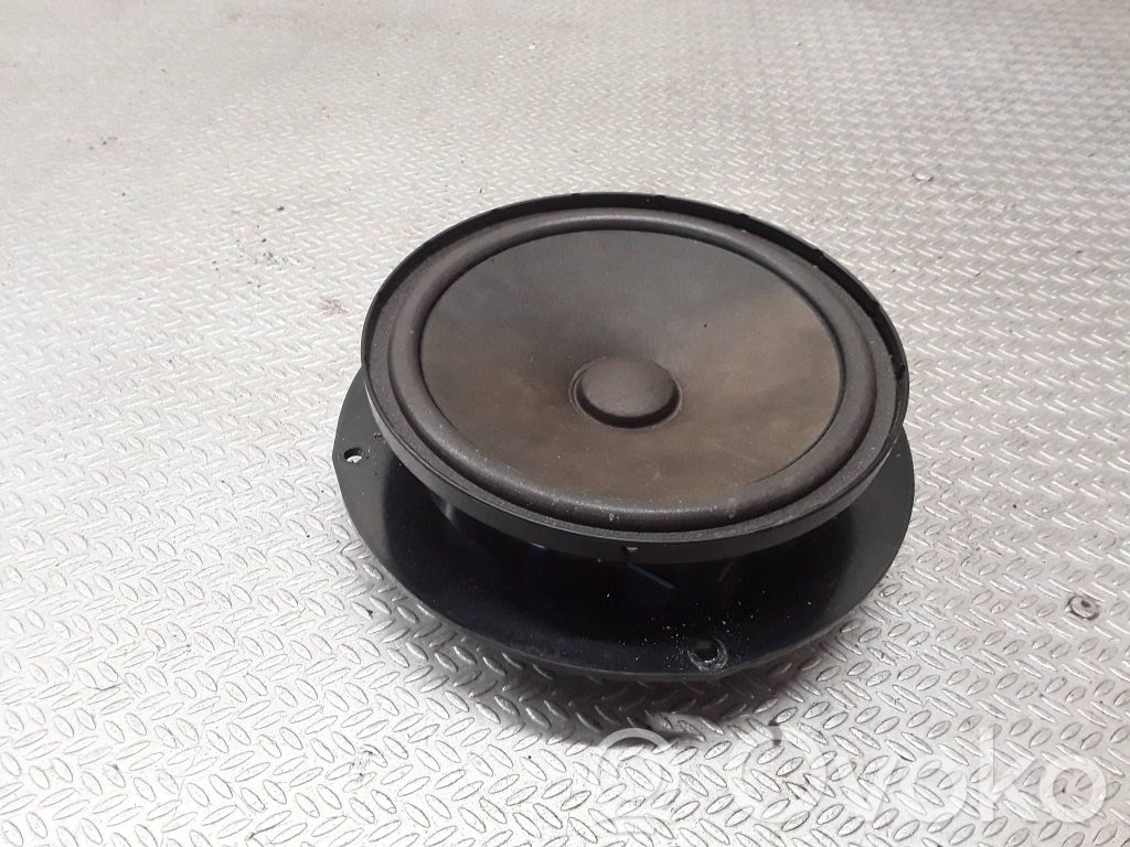 Volkswagen Jetta V Rear door speaker 